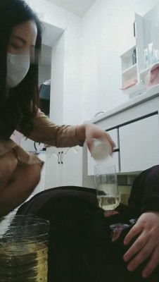 【情侣月儿】饿一天只喝大桶圣水 bf10026_绳艺库视频下载