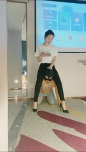 套路直播视频【小小小魔女】骑马-提档虐打 bf24559_绳艺库视频下载