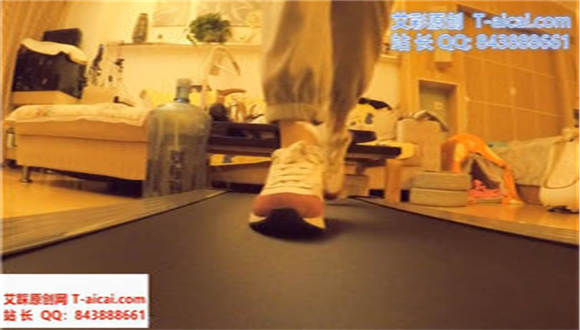 婧児运动后 三双高跟鞋丝袜 抬起脚玩弄踩踏人脸地板_绳艺库视频下载