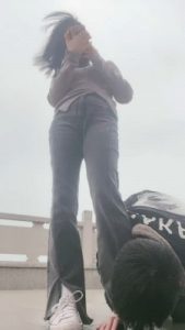 套路直播视频【强抚】爬山户外遛狗/舔白袜脚 bf24391_绳艺库视频下载