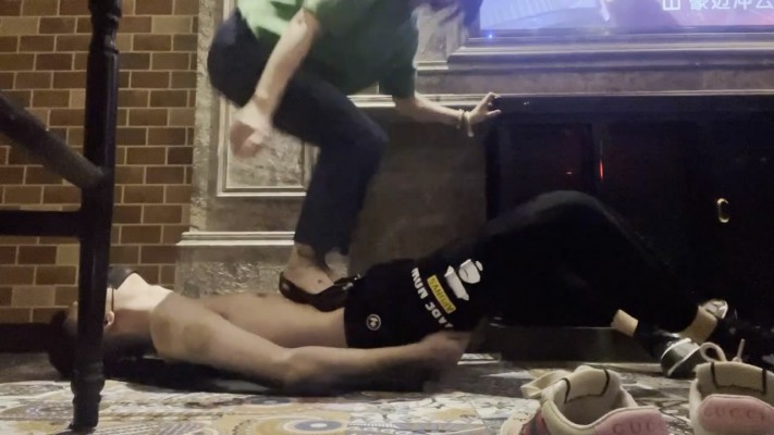 【彼岸花】KTV性感高跟鞋暴踩毯子 YC-220313-7_绳艺库视频下载