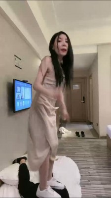 套路直播视频【陈甜女帝】小白鞋+高跟全体重跳踩 bf26130_绳艺库视频下载