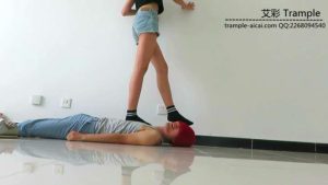 00后天使女主运动装坐身+棉袜踩全身！_绳艺库视频下载