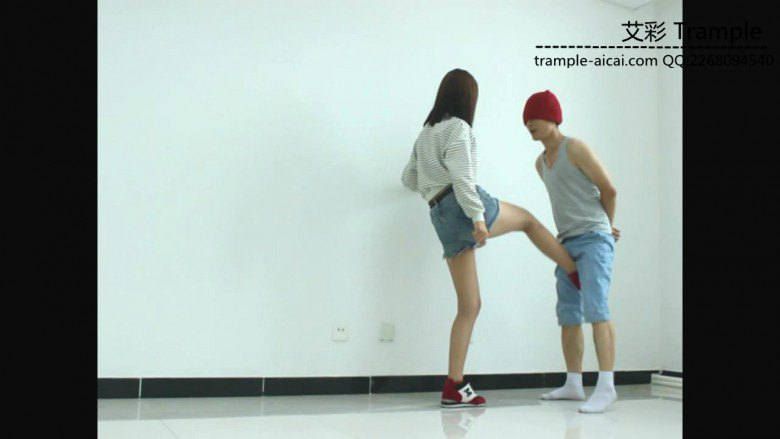 甜美媛媛主暴打小流氓，踢裆，踹肋骨流氓满地打滚！_绳艺库视频下载