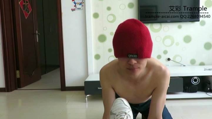 跪舔00后天使女主肮脏的运动鞋底！_绳艺库视频下载