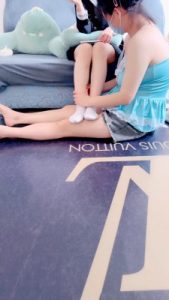 【苏恩】双S-白袜脚踩闺蜜聊天【完整版】 bf26948_绳艺库视频下载