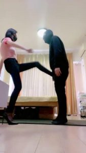 【小妮】高跟踩踏踢裆丝袜脚捂脸 bf23053_绳艺库视频下载