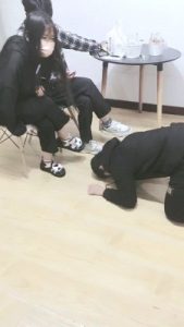 【粥粥大人】学生情侣主-下跪舔鞋闻袜跪爬 bf27650_绳艺库视频下载