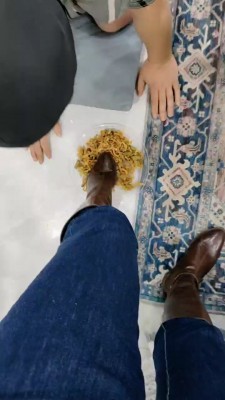 【辣姐】圈养狗奴伺候吃饭/喂食 bf23161_绳艺库视频下载