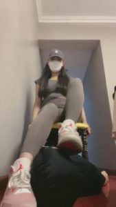 【琳琳】健身后超臭棉袜羞辱脚奴 bf9943_绳艺库视频下载