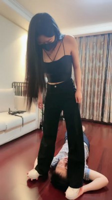 套路直播视频【桃幼幼】小白鞋跳踩/骑马转胯/喝洗脚水/踢踹 bf26004_绳艺库视频下载