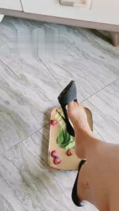 【小魔女】沉浸式踩踏口水喂食 bf18115_绳艺库视频下载