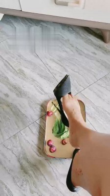 【小魔女】沉浸式踩踏口水喂食 bf18115_绳艺库视频下载