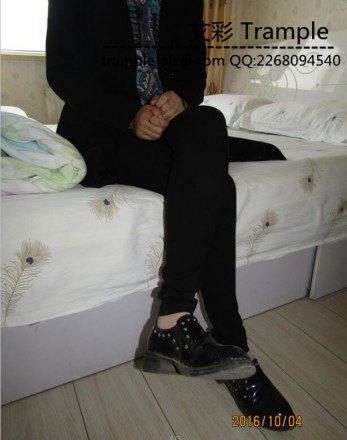 银行职员裆下美脚颜面脚责控_绳艺库视频下载