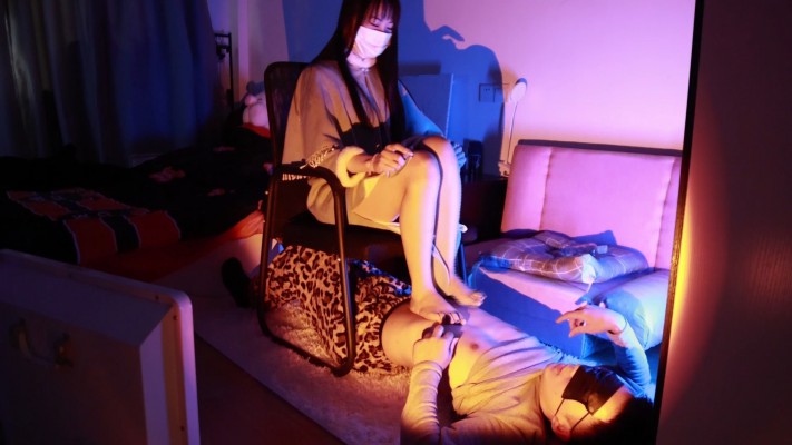 【黑丝诱惑】素人姣姣裸足脚深喉舔旗袍绣花脏鞋底 YC-230114-4_绳艺库视频下载