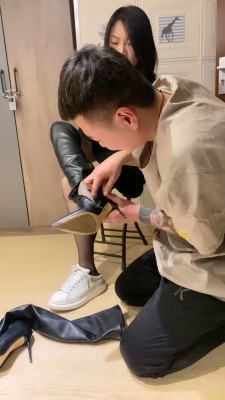 套路直播视频【红杉】长靴/小白鞋踩狗爪/黑丝闻舔【双视角版】 bf24327_绳艺库视频下载