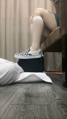 【晨希S】训练懵懂第一次的小奶狗轻度踩踏深喉 bf15733_绳艺库视频下载