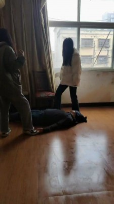 套路直播视频【最抗揍M】双S学生精神小妹艺术调-踢踹/运动鞋踩/骑马转胯 bf26124_绳艺库视频下载