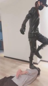 套路直播视频【美娜格格】推销面膜被皮装御姐训成狗/勒脖绞杀深喉 bf25105_绳艺库视频下载