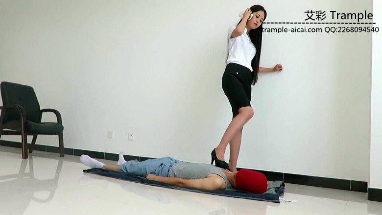 老师天依女主高跟踩贱狗！_绳艺库视频下载
