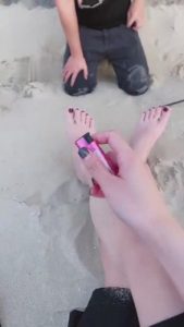 【玖玖啊】沙滩公开调教贱狗 bf11382_绳艺库视频下载