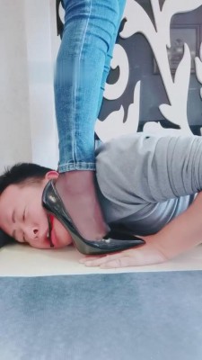 【猫神大人】人体家具桌子腿全体重深喉 bf9104_绳艺库视频下载