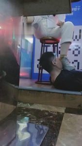 【00小主十言】KTV素人脏小白鞋踩踏碾压 bf5150_绳艺库视频下载