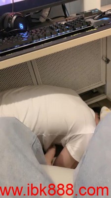 【嘟嘟】网吧专用舔脚狗_绳艺库视频下载