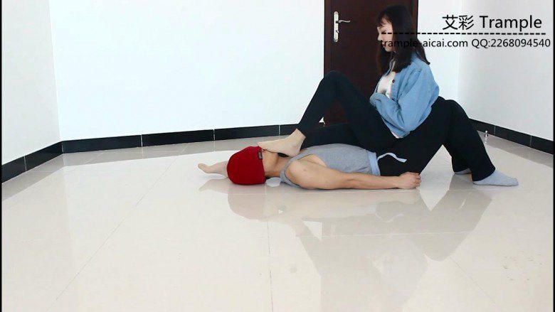 00后天使女主坐肚子，贱狗给舔肉丝！_绳艺库视频下载