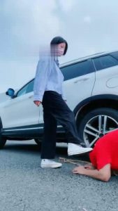 【美离子】户外驾车遛狗舔鞋底 bf16536_绳艺库视频下载