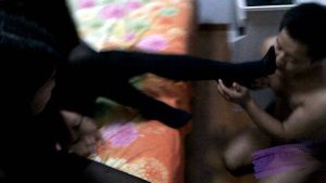 偷闻美女脚的下场_绳艺库视频下载