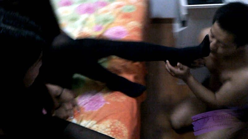 偷闻美女脚的下场_绳艺库视频下载