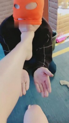 【东营天香百合】贱狗跪下来拜年 bf7805_绳艺库视频下载