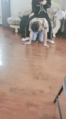 套路直播视频【妖玲】运动鞋白袜气味羞辱-遛狗 bf26363_绳艺库视频下载