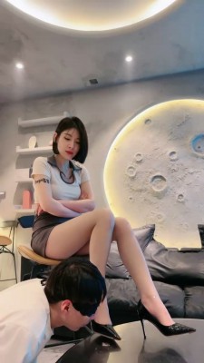 【简一】长腿车模S-高跟踩狗舌/口水拉丝/舔大腿诱惑 bf26887_绳艺库视频下载