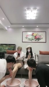 【牙乖乖】姐妹花刑虐强迫虐素人狗【四视角版】 bf21180_绳艺库视频下载