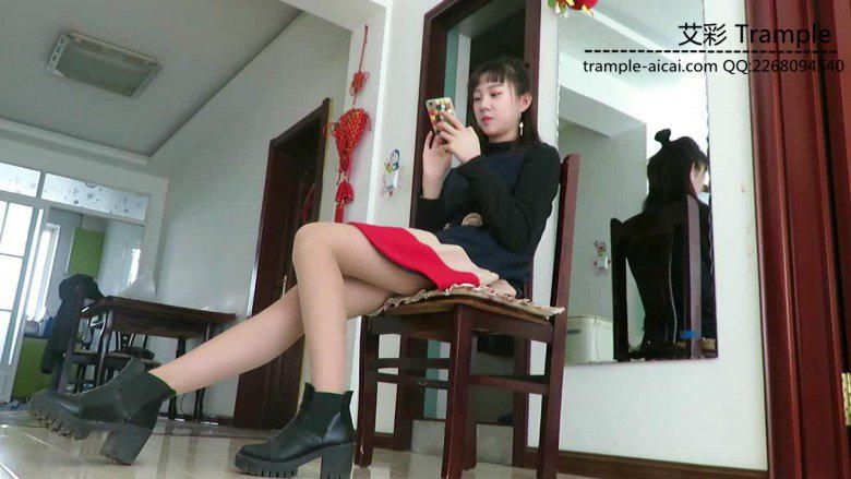 00后天使女主左右扇打贱狗耳光踩头羞辱！_绳艺库视频下载