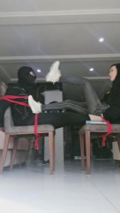 【傲柔】老虎凳刑罚/耳光踢打舔鞋窒息 bf9827_绳艺库视频下载