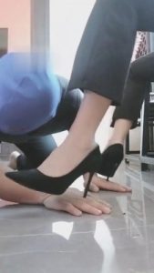 【开发素人】靓丽狠重之狠素人重度耳光 bf5064_绳艺库视频下载