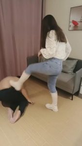 【红唇】长靴S全体重踩踏/耳光/坐脸窒息 bf7043_绳艺库视频下载