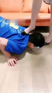 【倪梵】剧情-猥琐大叔跟踪空姐下班-脚踩口吐喂食/人肉坐垫 bf28399_绳艺库视频下载