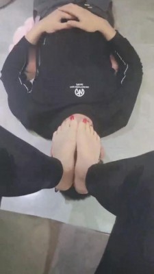 【微希】贱奴卑微伺候长腿车模 bf9028_绳艺库视频下载