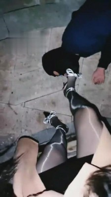 【叶子天津】户外舔鞋底吃浓痰 bf2227_绳艺库视频下载