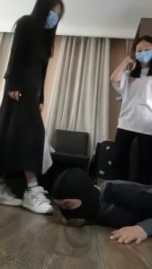 【文文文】双S小白鞋暴揍狗/全体重踩踏【三视角版】 bf27786_绳艺库视频下载