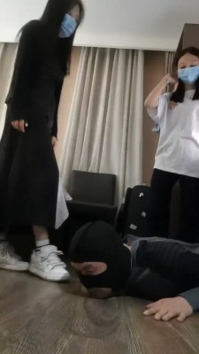 【文文文】双S小白鞋暴揍狗/全体重踩踏【三视角版】 bf27786_绳艺库视频下载