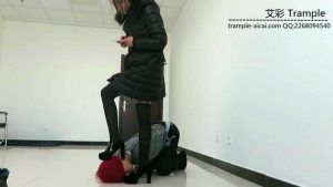 闻舔甜美媛媛女主性感高跟，女主高跟遛狗！_绳艺库视频下载