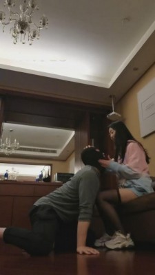 【森森】小白鞋黑丝玩狗恋足 bf12519_绳艺库视频下载