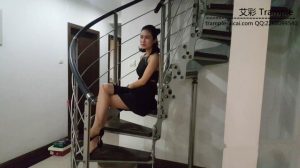 最新艾丝女王居家系列—–楼梯间调教贱狗_绳艺库视频下载