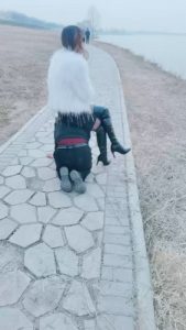 套路直播视频【梦幻大大】长靴S户外遛狗骑马爬行 bf23999_绳艺库视频下载