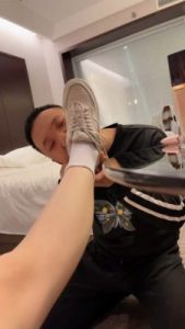 【橘子没熟】迷恋脏鞋的贱狗 bf22780_绳艺库视频下载